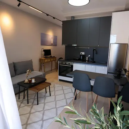 Antigonidon Complex Apartment